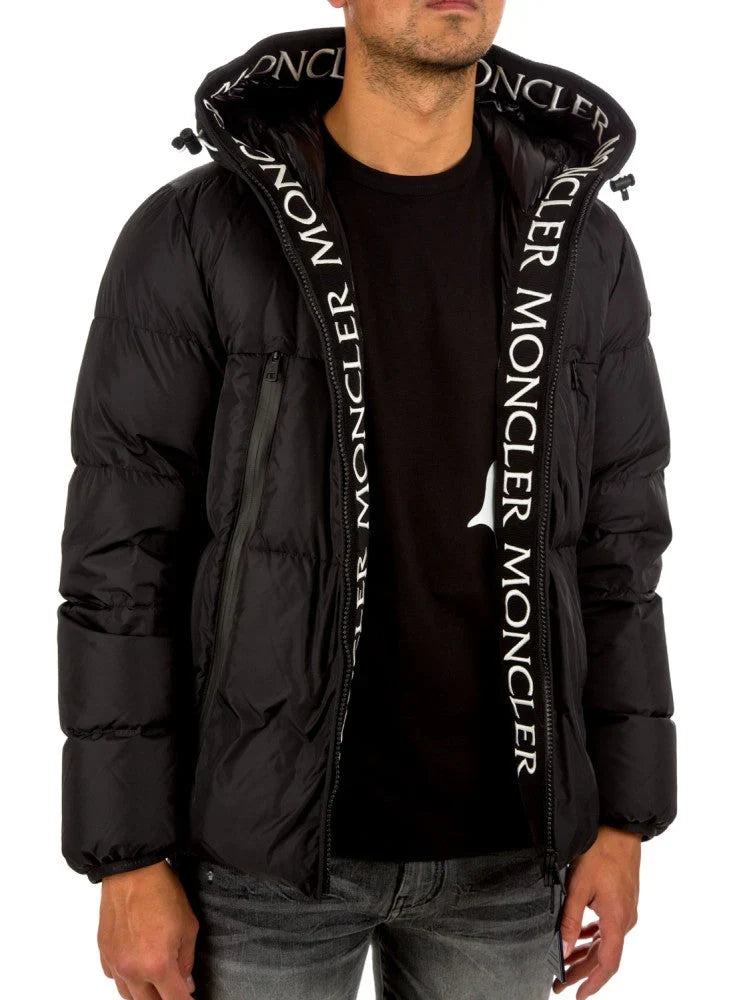 Moncler Montcla Down Jacket in Black