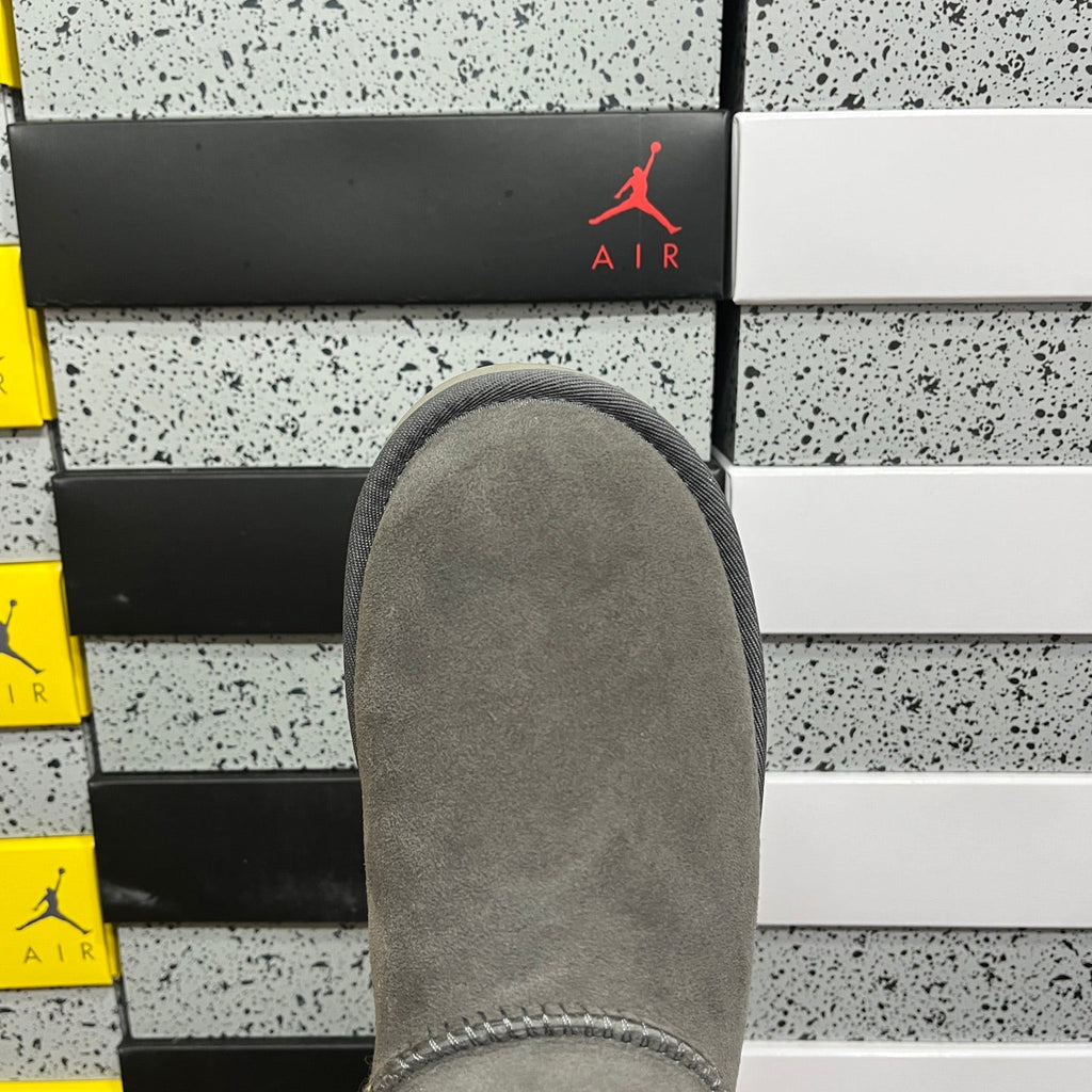 UGG Classic Ultra Mini Boot – Suede Ankle Boot with Shearling Lining, Herringbone Collar & Tonal Lug Sole in Grey