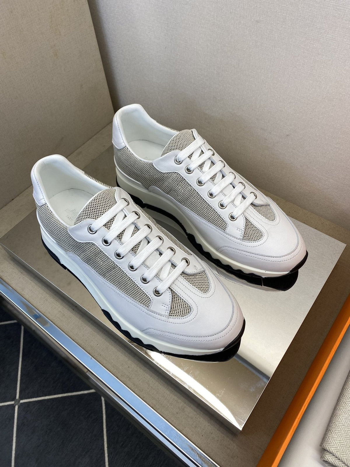 Hermès Men's White & Gray Low-Top Sneakers