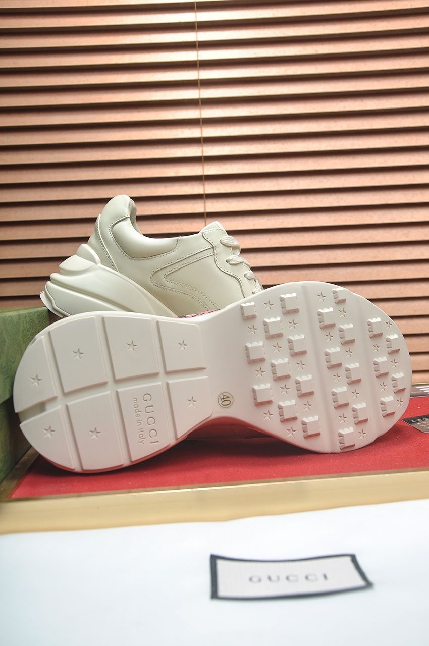 GUCCI Off-White Pink Graphic Sneakers