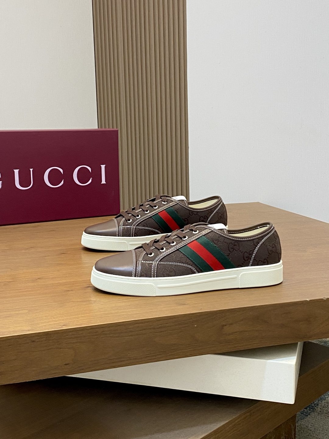 Gucci Green-Red Stripe Low-Top Sneakers