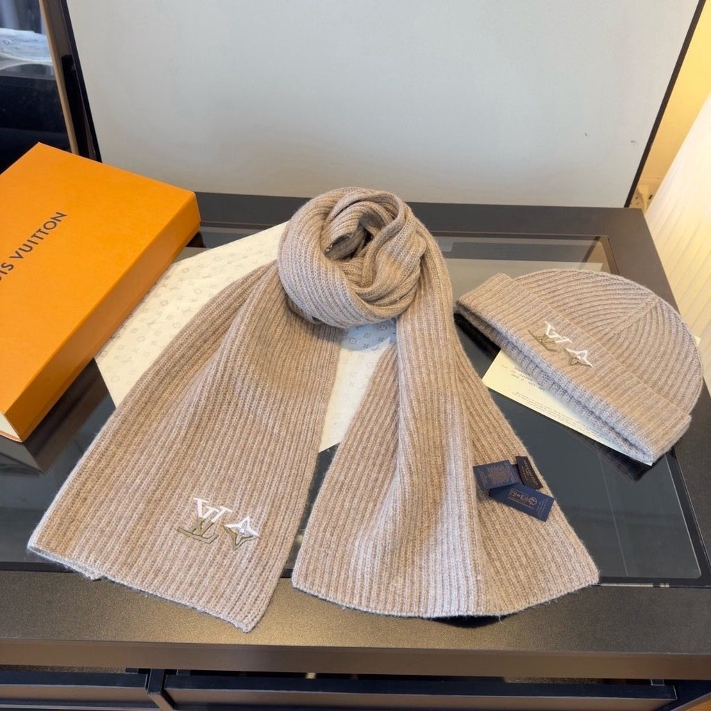 Louis Vuitton Rib-Knit Beanie & Scarf Set
