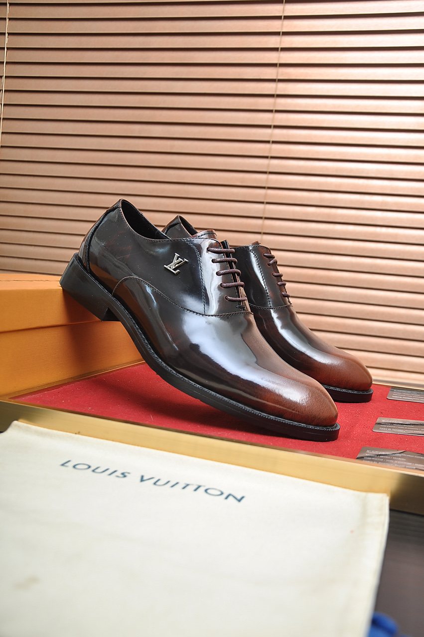 Louis Vuitton Plain-Toe Lace-Up Dress Shoes